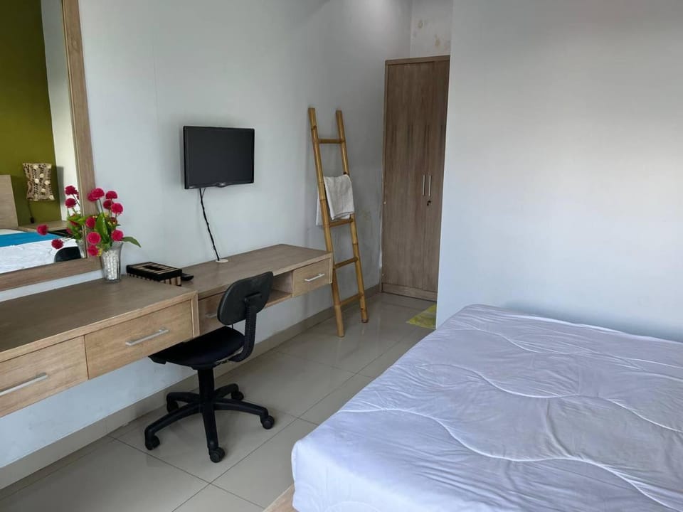 TV and multimedia, Photo of the whole room, Bedroom
