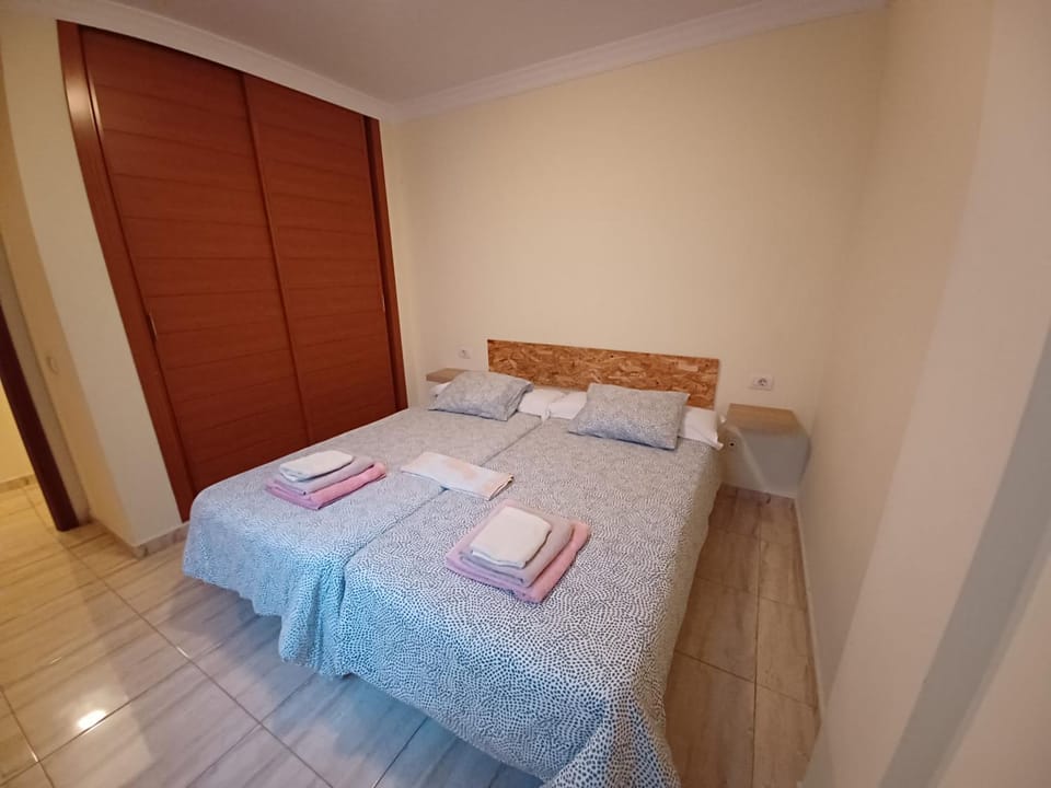 Bed, Photo of the whole room, wardrobe