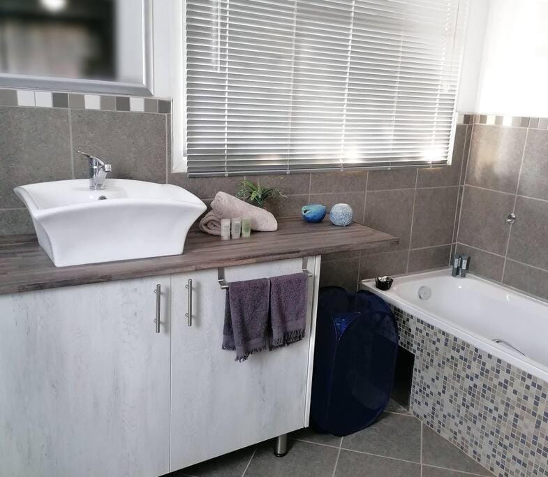 Greystoke - Furnished, self service apartment. Apartment in Gauteng