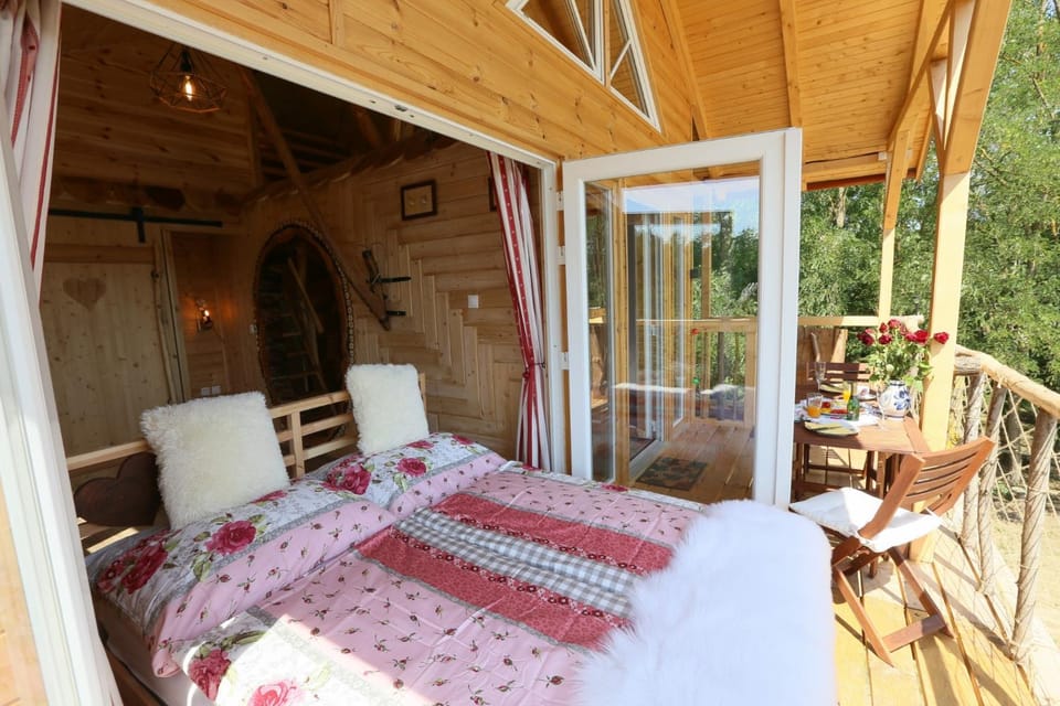 Bed, Day, View (from property/room), Balcony/Terrace, Photo of the whole room, Bedroom