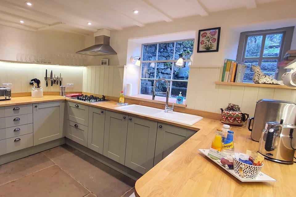 Kitchen or kitchenette, kitchen