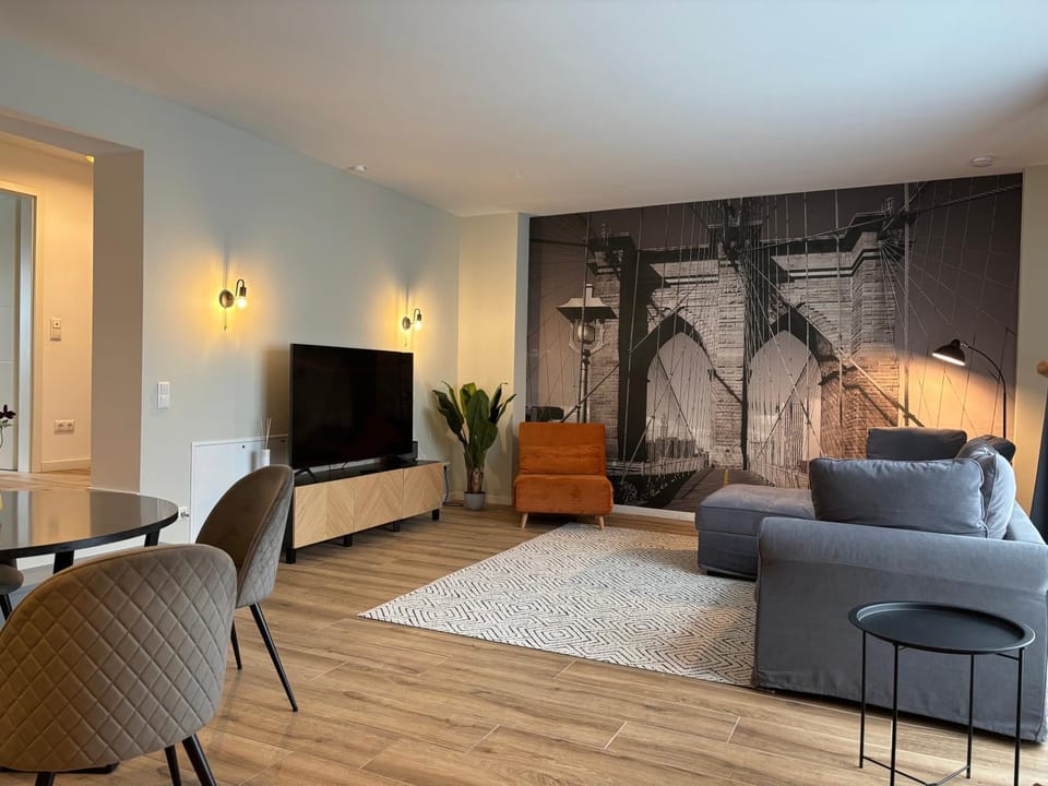 Communal lounge/ TV room, TV and multimedia, Living room, Seating area, Evening entertainment