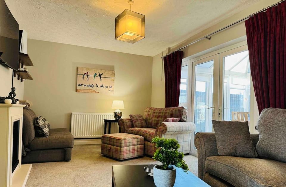 City Stay with Jacuzzi Gym Free Parking 2 Spaces House in Hereford