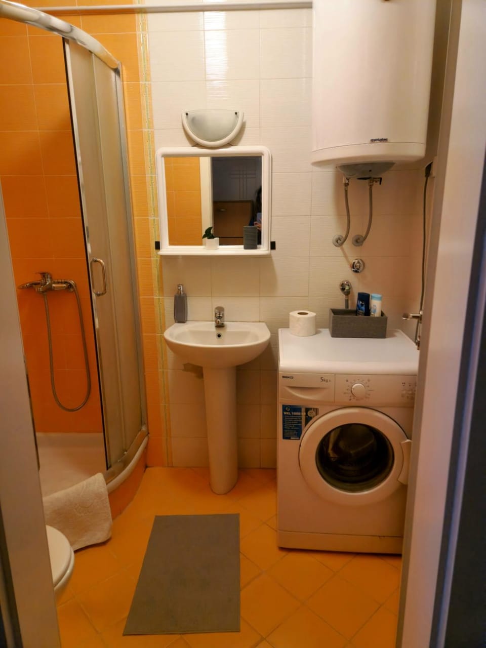 Bathroom, washing machine