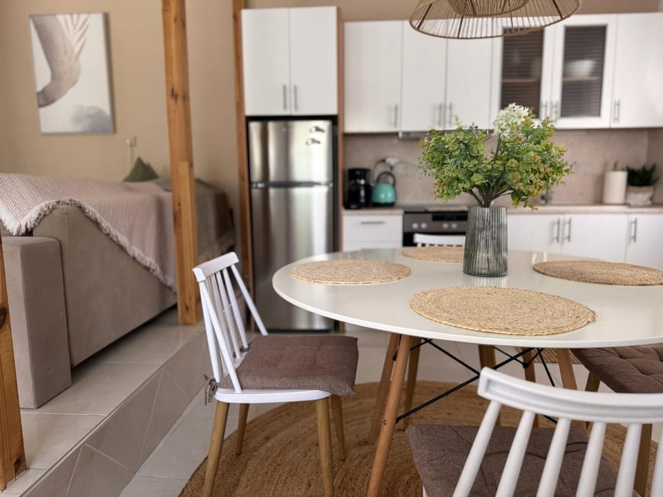 Living room, Dining area, kitchen