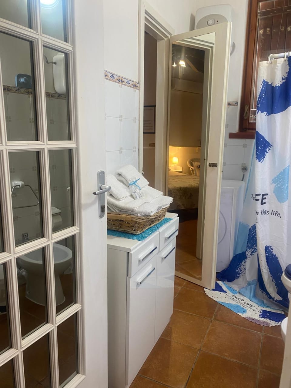 Shower, Bathroom, towels, washing machine