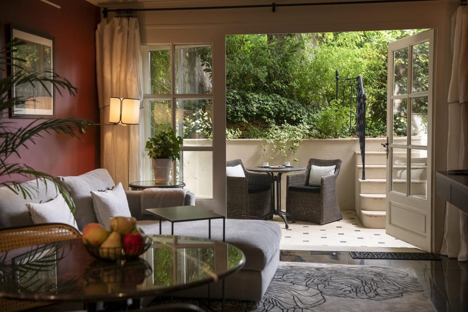 Patio, Garden, Living room, Dining area, Garden view