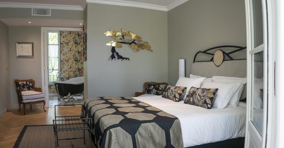 Shower, Patio, Bathroom, Decorative detail, Bedroom, Bath