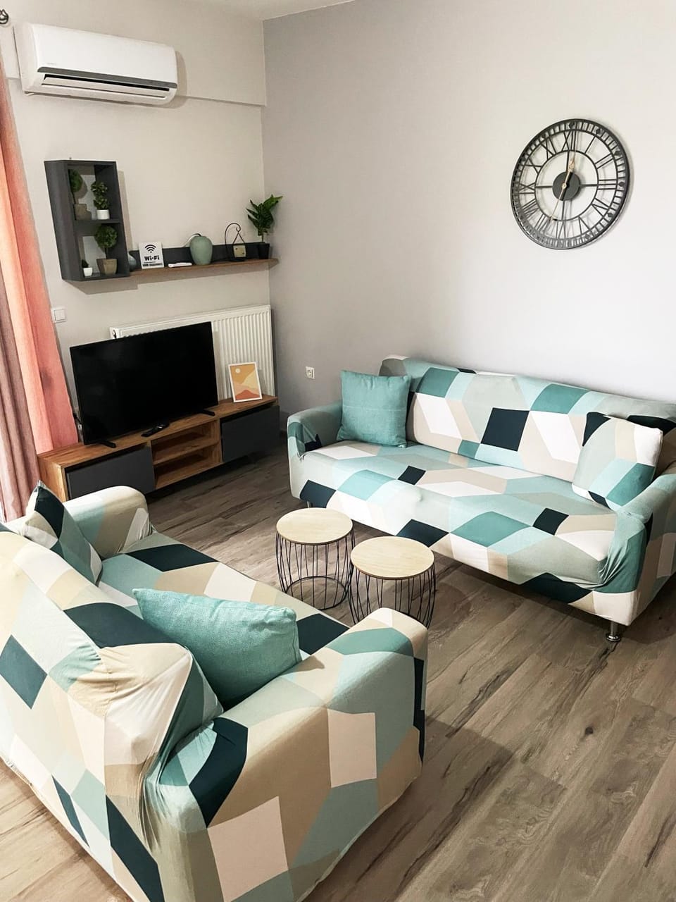 Living room, Seating area