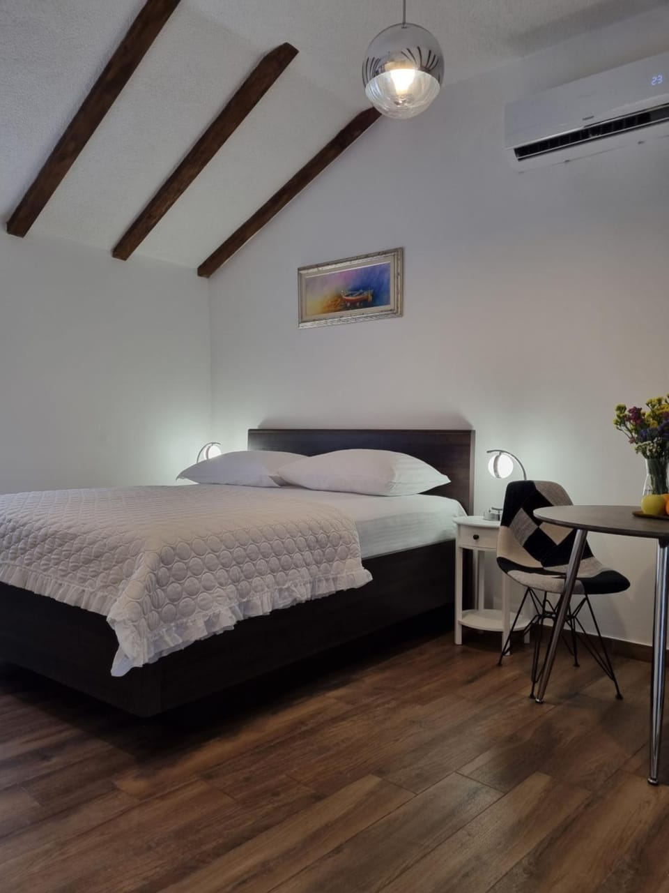 Bed, air conditioner