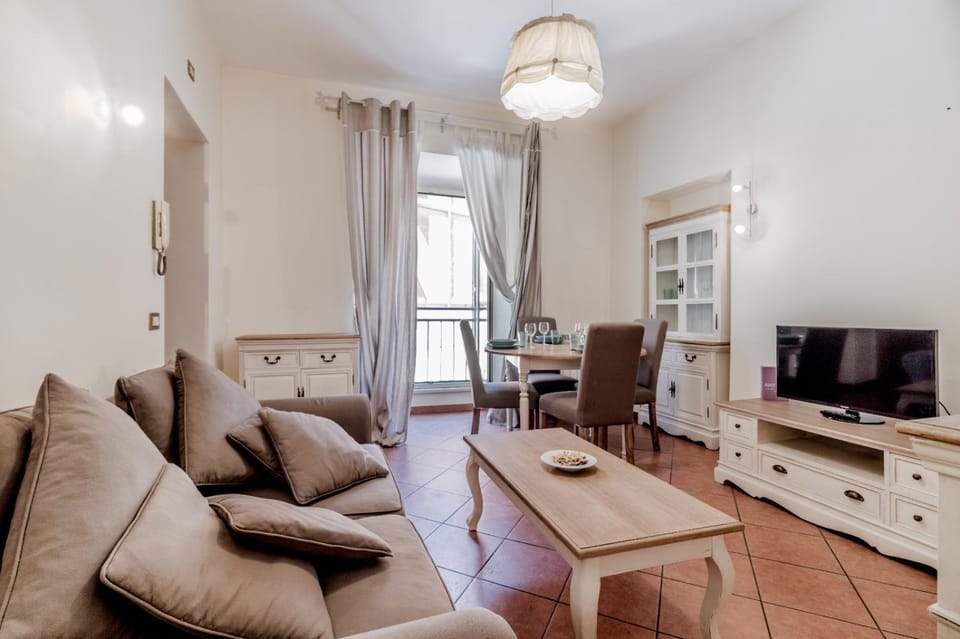Communal lounge/ TV room, TV and multimedia, Living room, Seating area, Evening entertainment