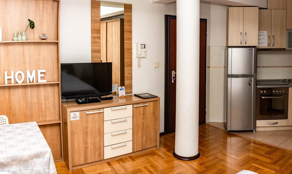 TV and multimedia, Kitchen or kitchenette