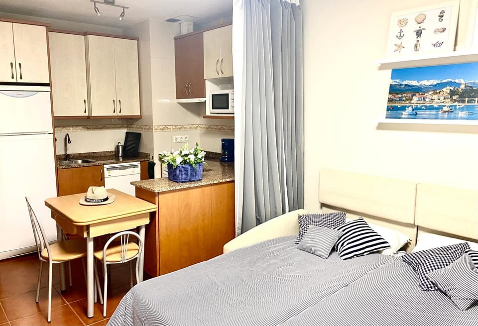 Bed, Kitchen or kitchenette, Living room, Photo of the whole room