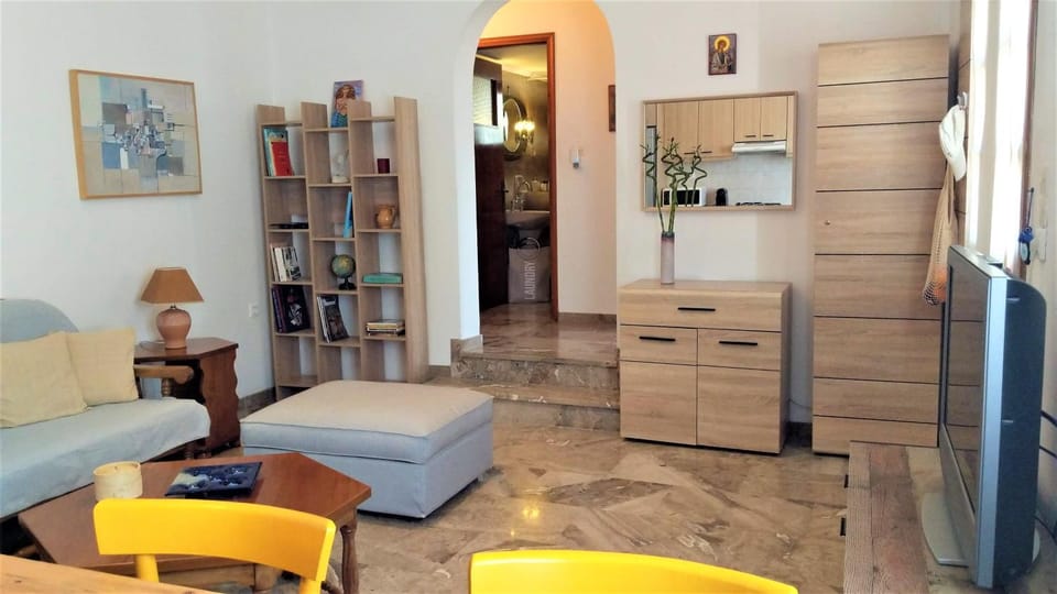 Library, TV and multimedia, Seating area