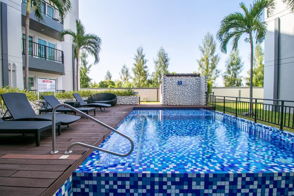Property building, Day, Balcony/Terrace, Pool view, Swimming pool, Swimming pool, sunbed