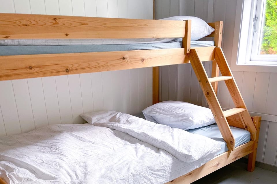 Bedroom, bunk bed