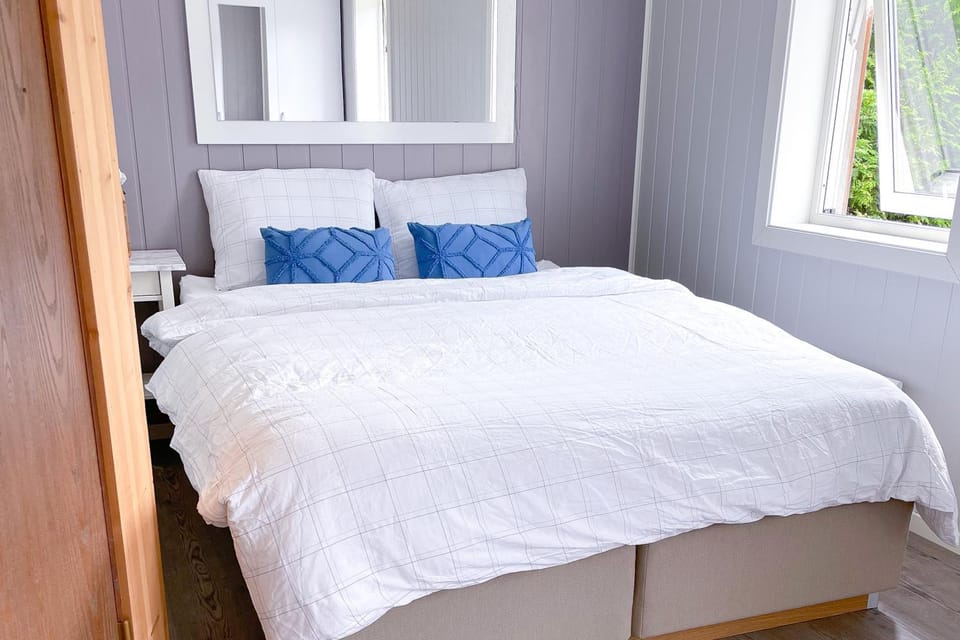 Bed, Bedroom, River view
