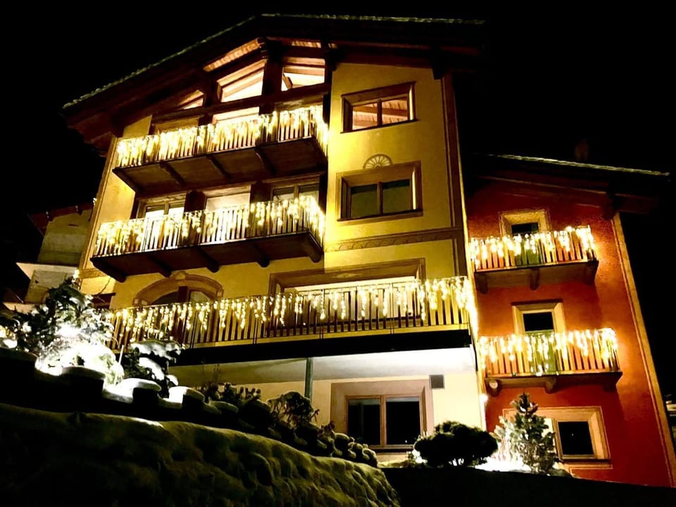 Property building, Night, Balcony/Terrace