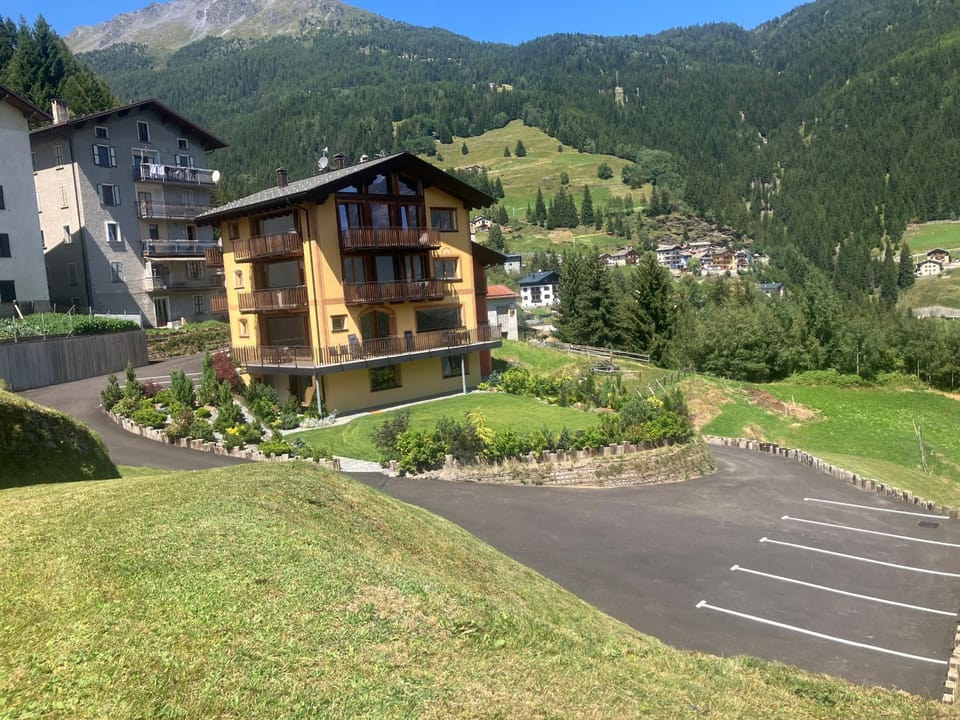 Property building, Spring, Neighbourhood, Natural landscape, Mountain view, Parking