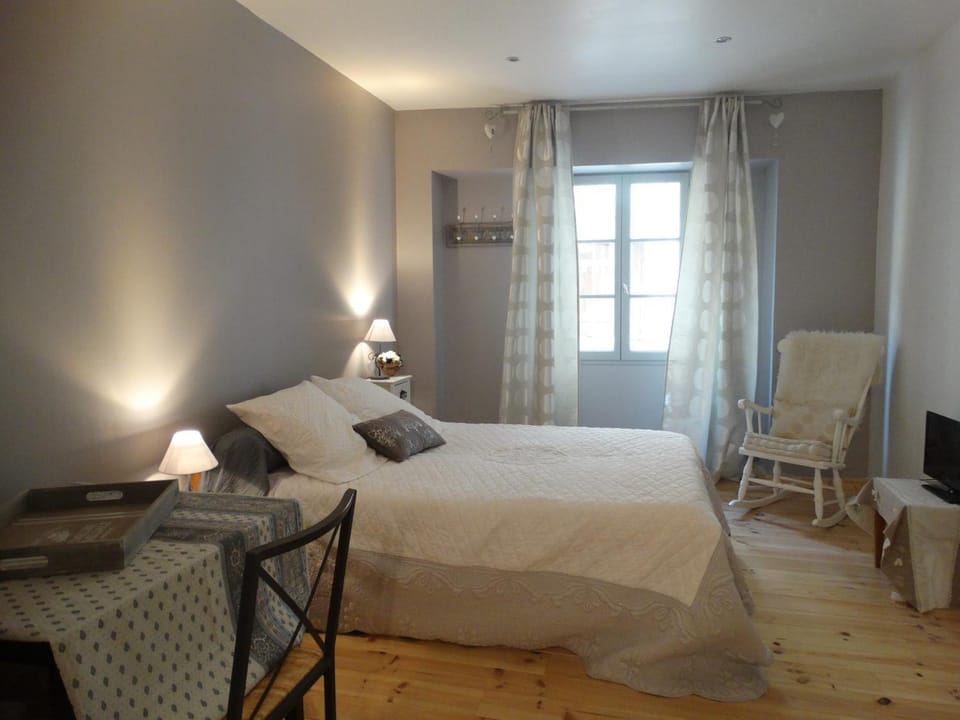 Chambres d'hôtes indépendantes au rez-de-chaussée d'une maison provençale dont une avec cour intérieure Bed and Breakfast in Tarascon