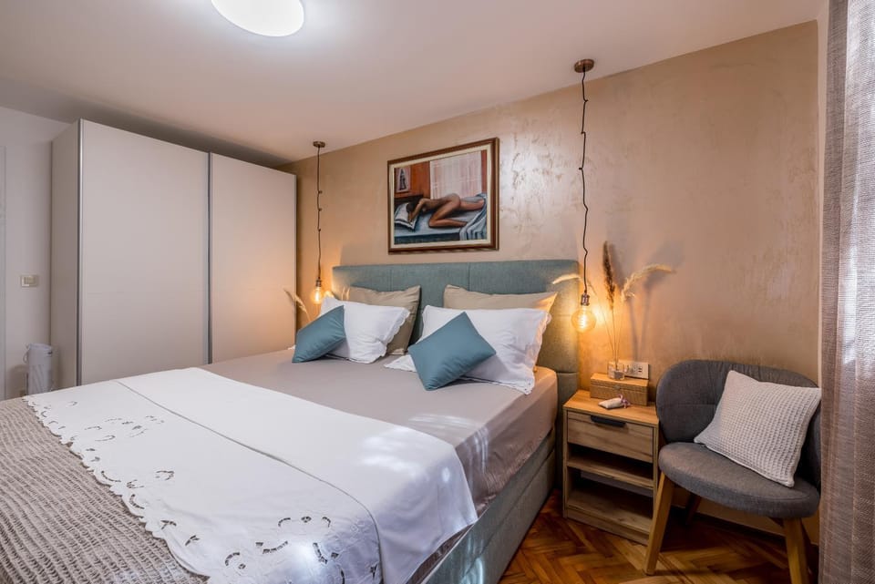 Bed, Photo of the whole room, Bedroom, wardrobe