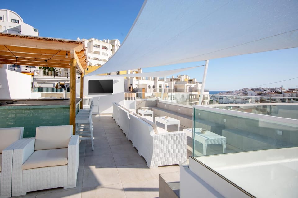 Patio, Communal lounge/ TV room, TV and multimedia, View (from property/room), Balcony/Terrace, Living room, Lounge or bar, Seating area, Evening entertainment