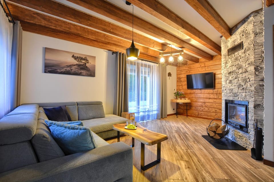 TV and multimedia, Living room, Seating area, Evening entertainment, flat iron
