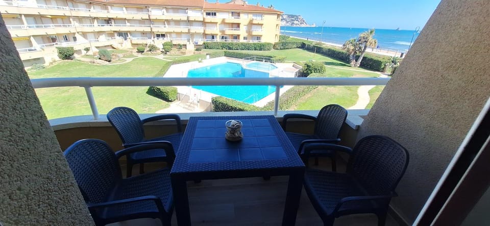 Property building, Balcony/Terrace, Swimming pool