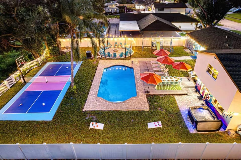 Hot Tub, Swimming pool