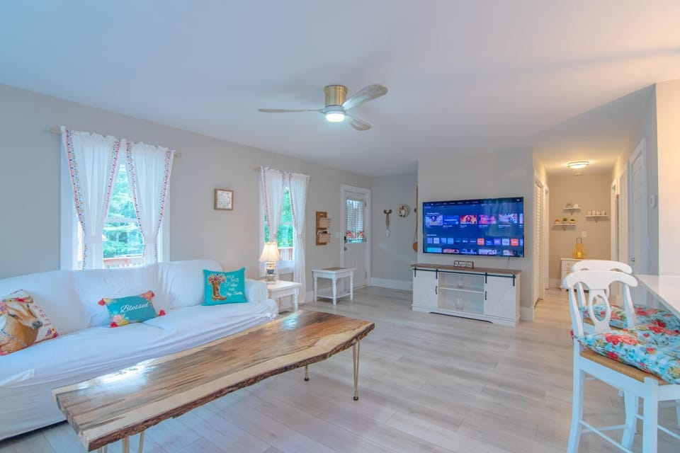 Communal lounge/ TV room, TV and multimedia, Living room, Photo of the whole room