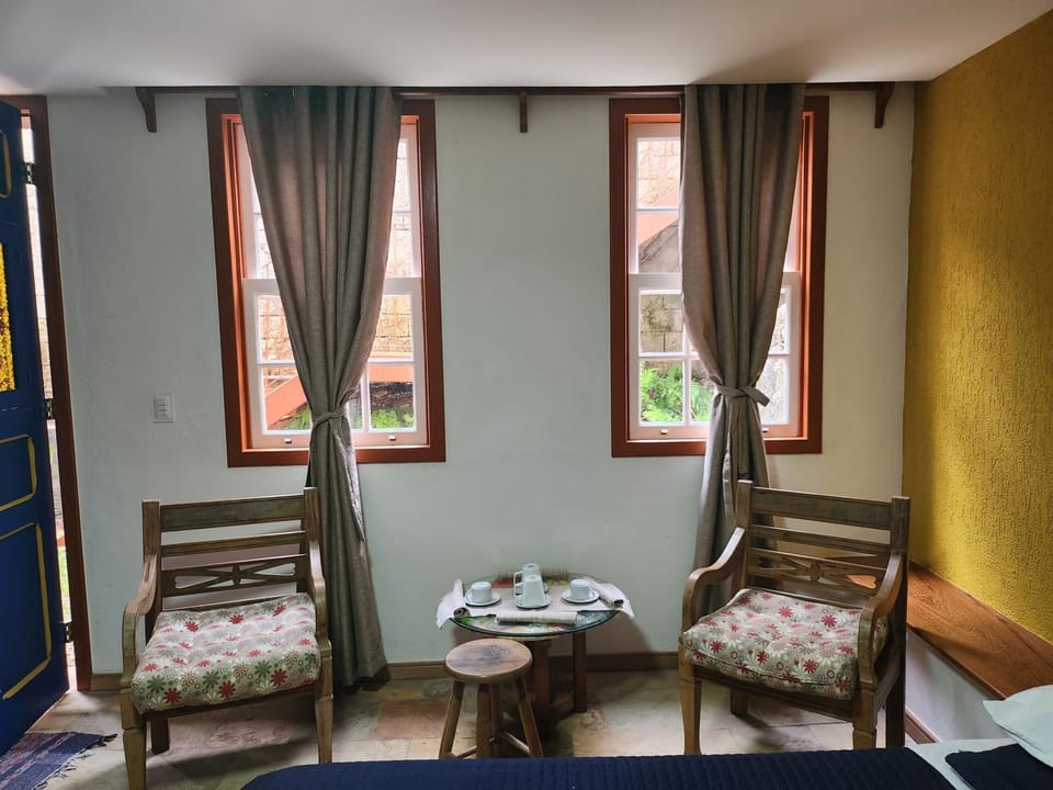 Seating area, Dining area