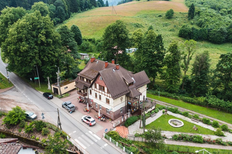 Property building, Natural landscape, Bird's eye view, Garden view, Street view, Parking