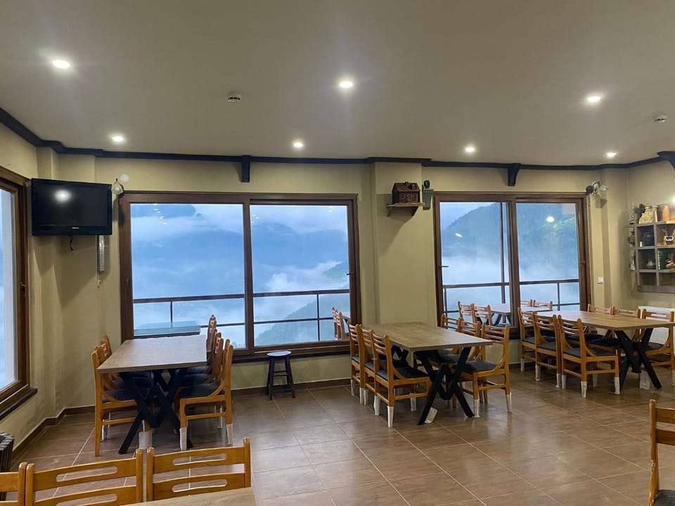 Restaurant/places to eat, Natural landscape, Banquet/Function facilities, Seating area, Mountain view