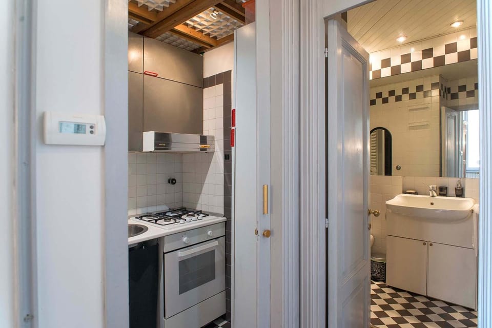 Kitchen or kitchenette