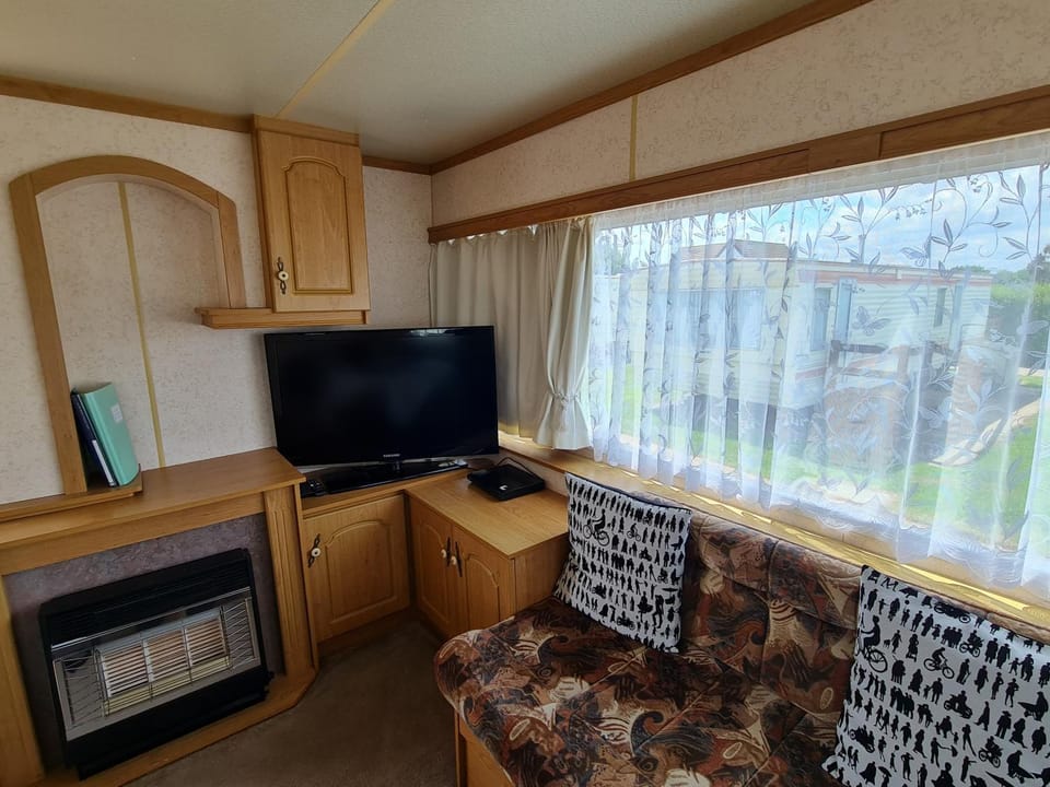 Communal lounge/ TV room, TV and multimedia, Living room, Seating area