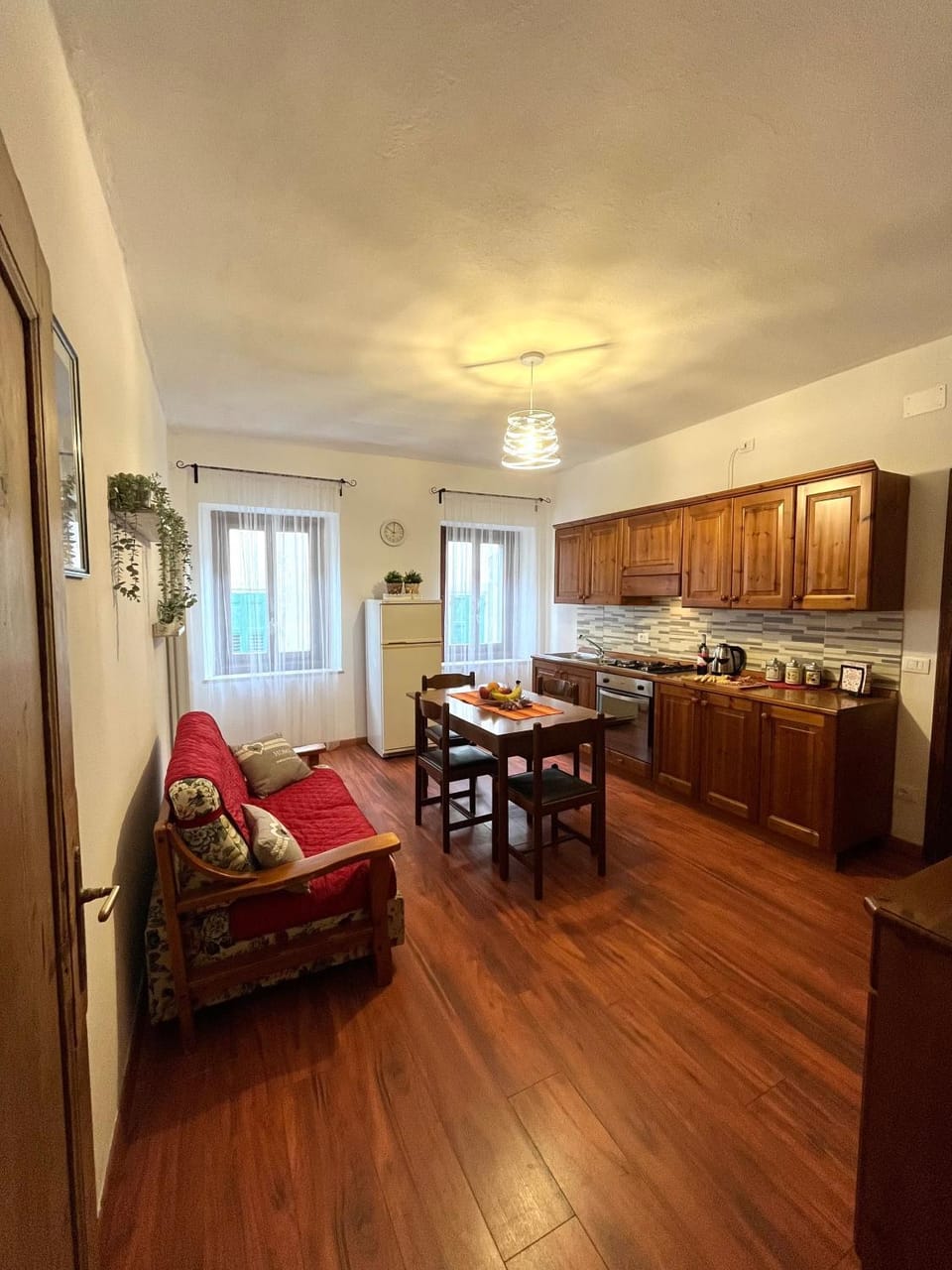 Kitchen or kitchenette, Living room, Seating area, Dining area