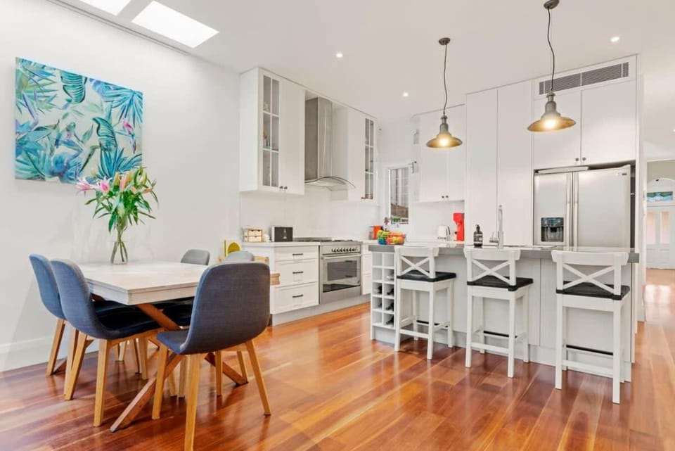 Bright Home in Trendy Newtown close to the Park House in Sydney