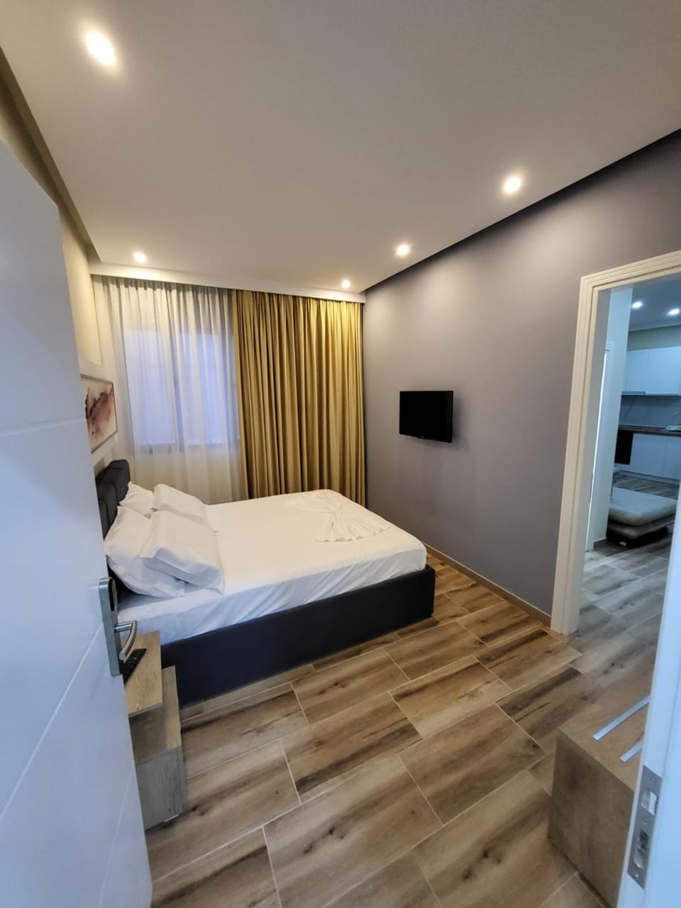 Bed, Photo of the whole room, Bedroom