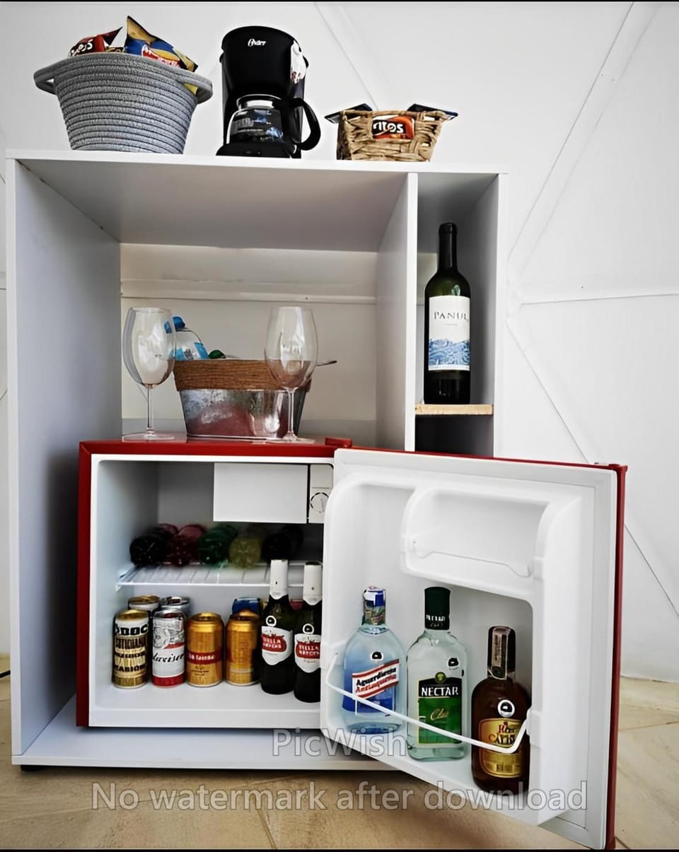 Coffee/tea facilities, Food and drinks, Food, Drinks