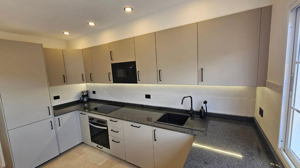 microwave, oven, kitchen