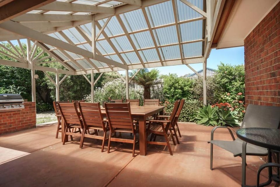 Coffee/tea facilities, Kitchen or kitchenette, Entertainment, Family