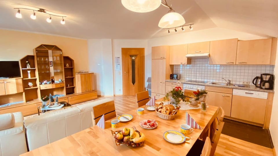 Living room, Breakfast, kitchen