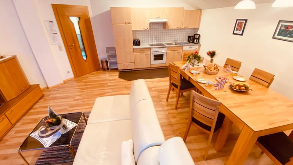 Living room, Breakfast, kitchen