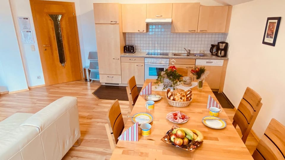 Living room, Breakfast, kitchen