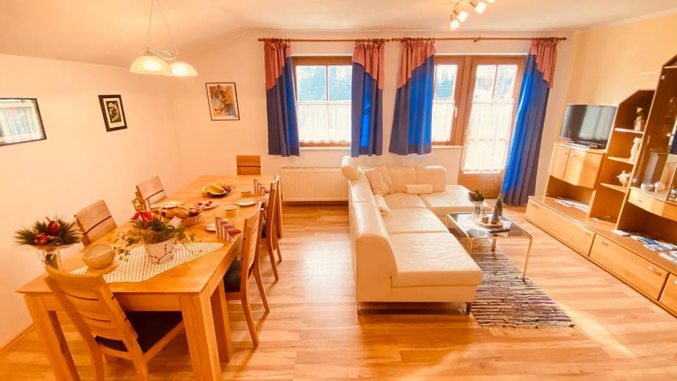 Living room, Breakfast, kitchen