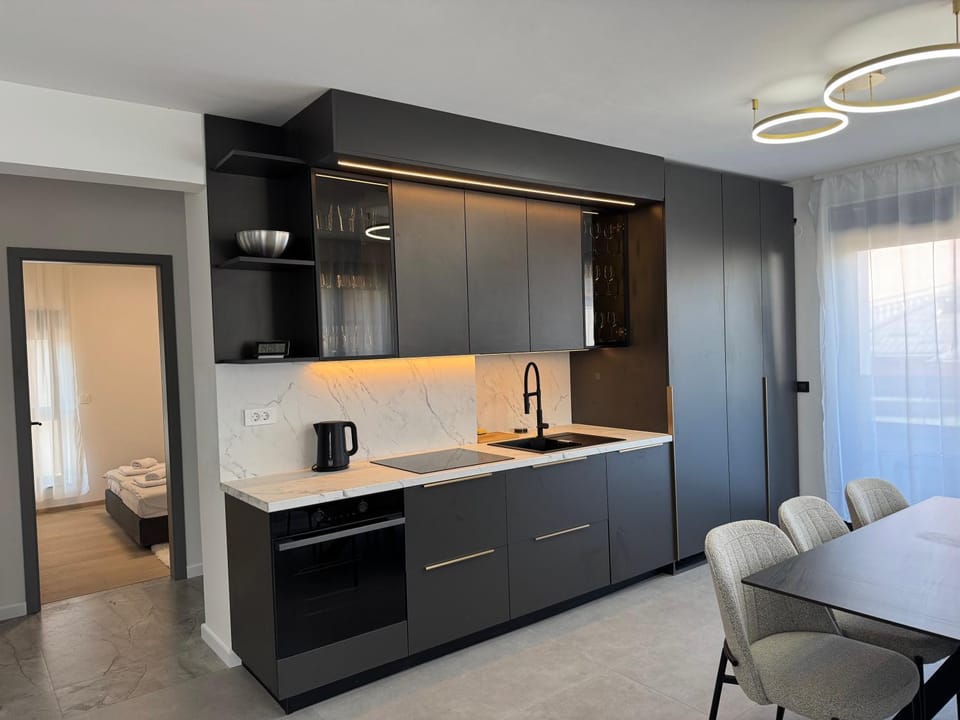 Kitchen or kitchenette, Dining area, oven, stove