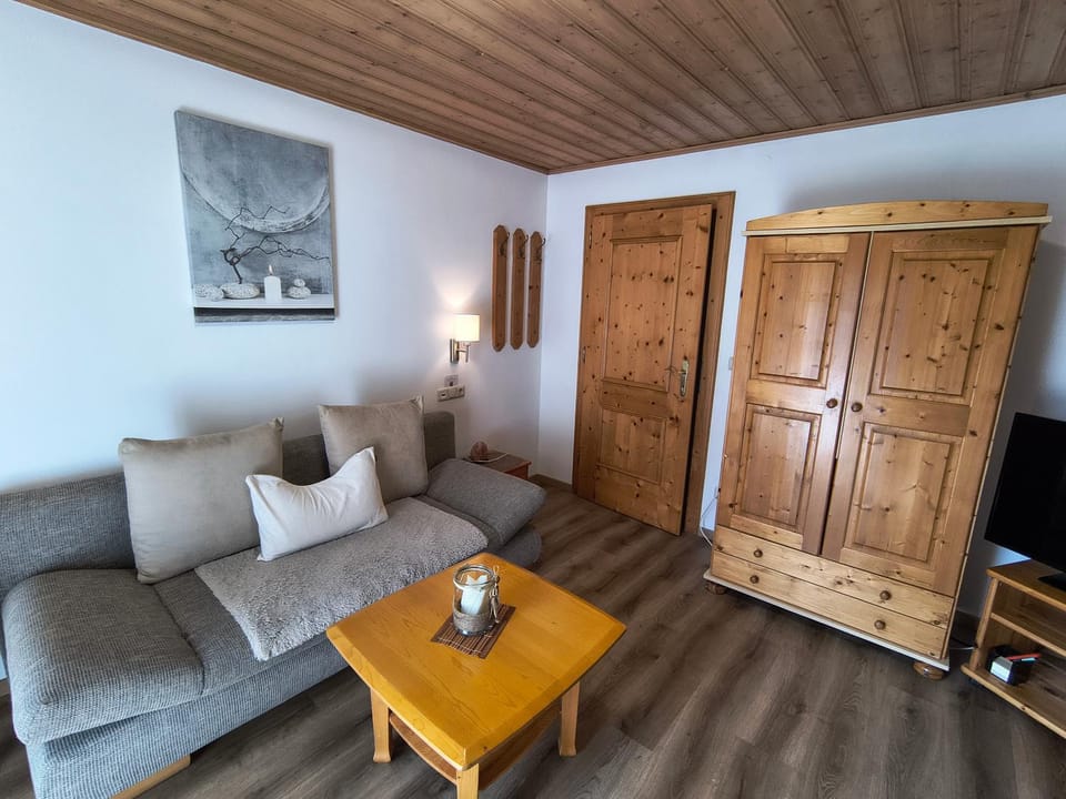 TV and multimedia, Living room, Photo of the whole room, Seating area