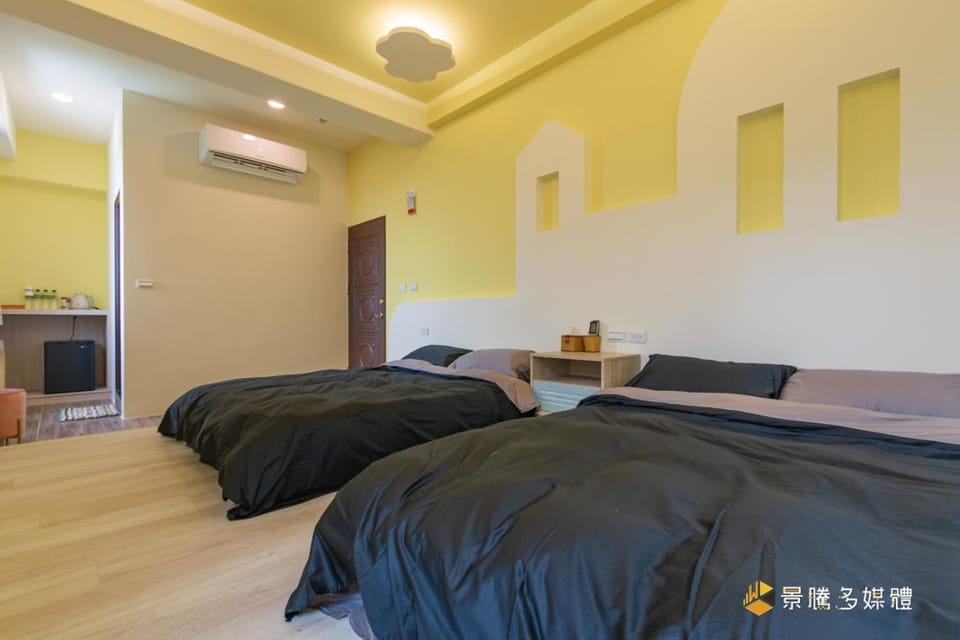 TV and multimedia, fireplace, fireplace, heating, heating, locker, locker, air conditioner, air conditioner