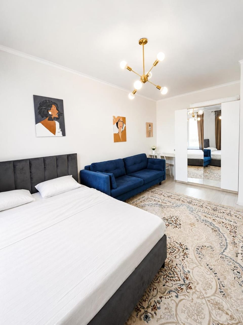 Bed, Photo of the whole room, Seating area, Bedroom