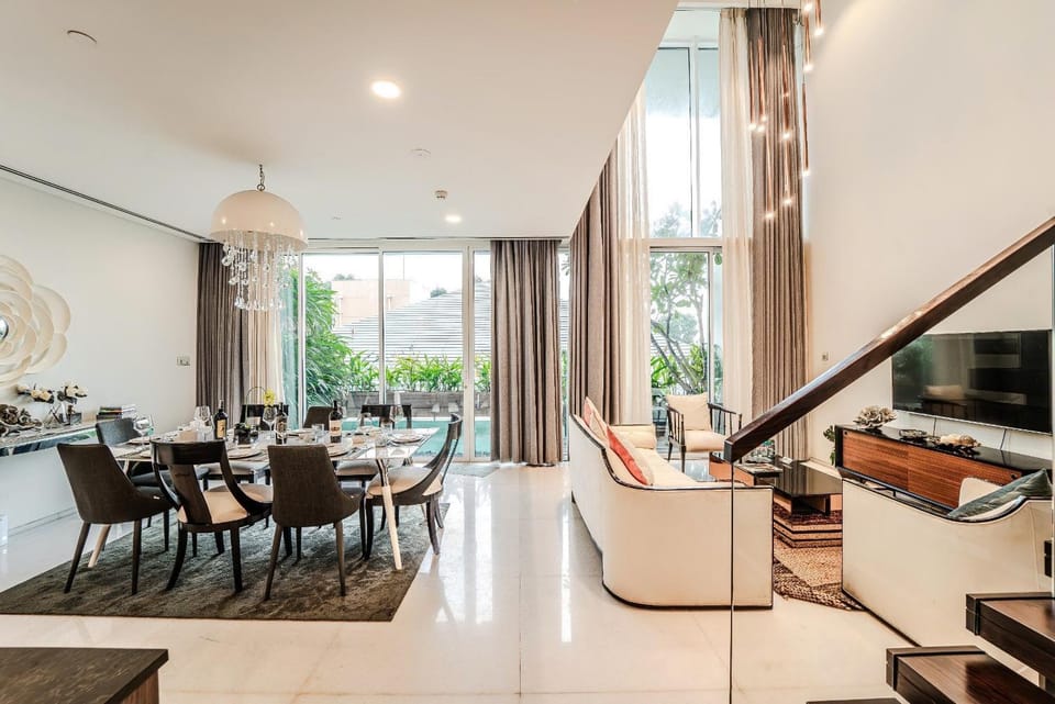 TV and multimedia, Living room, Seating area, Dining area